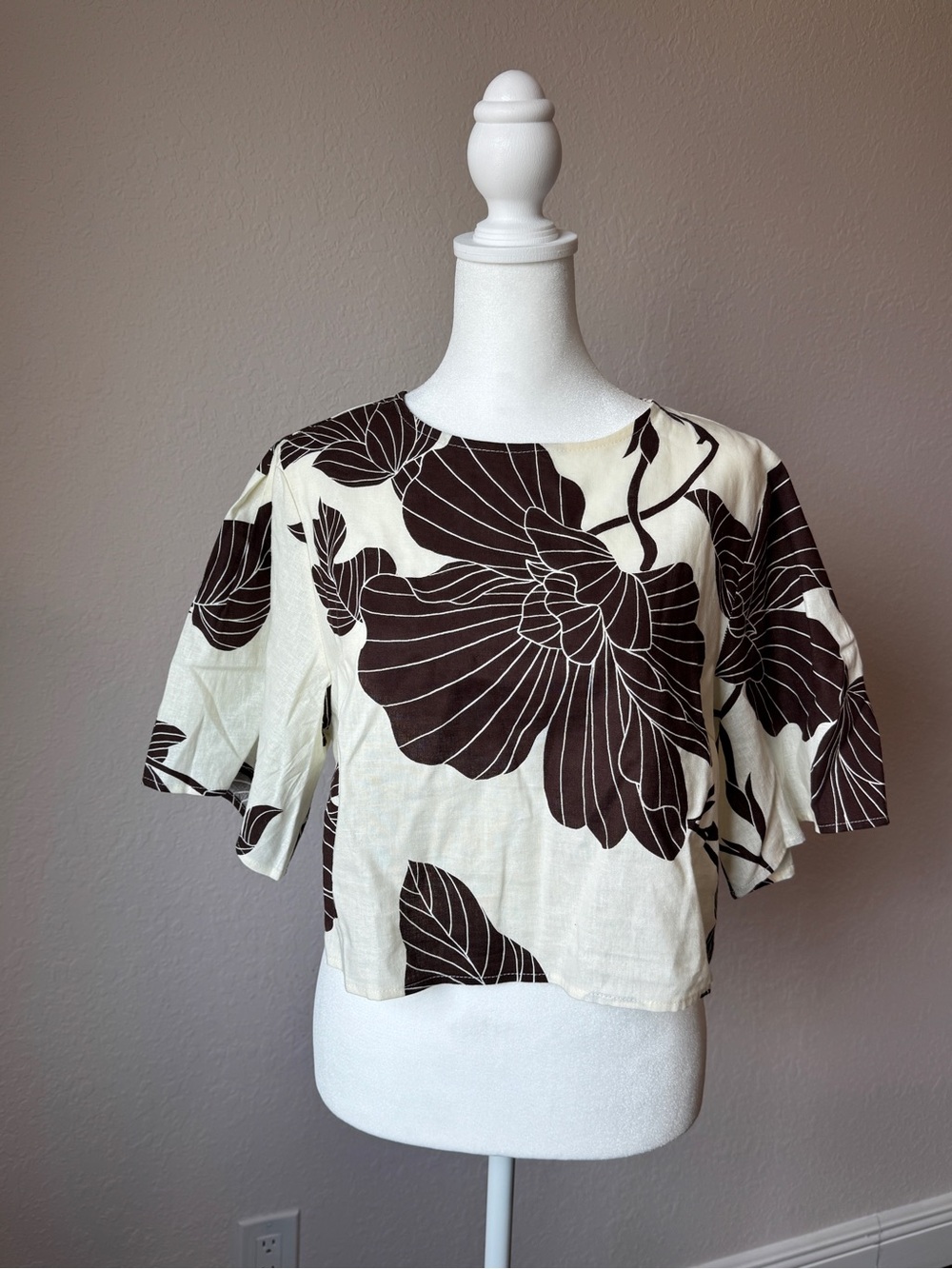 Magaschoni NWT European Linen Floral Blouse Top Small MSRP $198